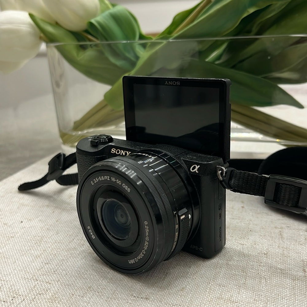 Sony a5100 16-50mm Mirrorless Digital Camera with 3-Inch Flip Up LCD - NO FLASH